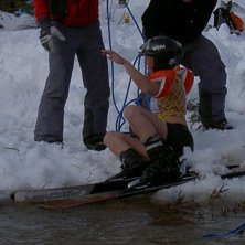 Ja du..kallt som fan..det &aring;rliga B&auml;ckahoppet f&ouml;. Foto: M&aring;rten. &Aring;kare: Caroline.
