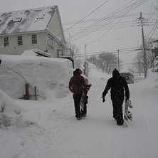 walking to the lifts in Niseko. Foto: Brian Wolfe. &Aring;kare: Peter Harvieux, Brian Kopish.