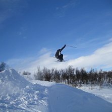 Drar en mute i naturhoppet. ;D . Foto: Viktor Frisk. &Aring;kare: Jesper Westlin.