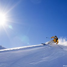 Jonas hittar ett sk&ouml;nt st&auml;lle att l&auml;gga n&aring;gra . Foto: Mattias Johansson. &Aring;kare: Jonas Abrahamsson.