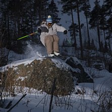 en liten sten som jag k&ouml;rde och waster fotade.... Foto: christoffer wasteg&aring;rd. &Aring;kare: johan dahlstedt.