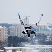 frontflip av Oscar.. Foto: Simon Waltersson. &Aring;kare: Oscar Wester.
