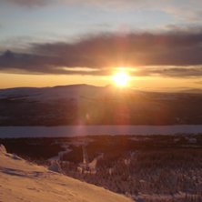 Lofsdalen under julveckan, finfint!. Foto: Linus Petersson. &Aring;kare: - Solen &ouml;ver s&ouml;mlingsh&aring;gna(?) -.