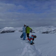 Bilden &auml;r tagen innan s&auml;songens b&auml;sta offpist&aring;. Foto: Marcus Johansson. &Aring;kare: Gustaf, Sebastian och Andreas.