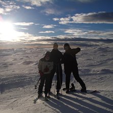 Vackert kv&auml;llsken &ouml;ver de norska fj&auml;llen en kal. Foto: Mikael Johansson. &Aring;kare: Alexandra Tullsson, Max Hjalmarsson, Bj&ouml;rn Andersson.