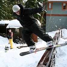 Klart grabben ska ha en miniwall p&aring; tomten!. Foto: Arvid Lorentzon. &Aring;kare: Carl Ekesi&ouml;&ouml;.