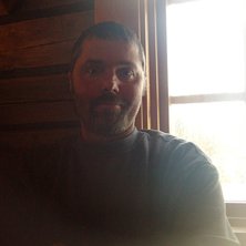 Undertecknad tar igen (och v&auml;rmer) sig i St&ouml;tens. Foto: Jesper Pylad. &Aring;kare: Jag.