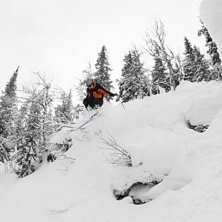Jonas L. laddar f&ouml;r stor luft p&aring; en av avsatsern. Foto: Jonas Emilsson / www.jonasemilssonphoto.se. &Aring;kare: Jonas Lidgren.
