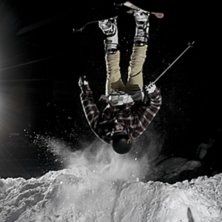 Flippin on skies. Foto: Erik Carls&eacute;n. &Aring;kare: Marcus Henriksson.
