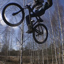 henrik g&ouml;r snygg one foot. Foto: Sven Wiren. &Aring;kare: Henrik Westlund.