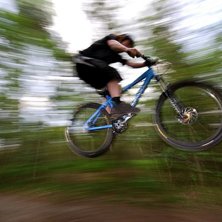 Philip ligger p&aring; flat-out-speed och passar p&aring; at. Foto: eric Westling. &Aring;kare: Philip Rylander.