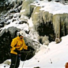 Jon ordnar med rep och annat inf&ouml;r v&aring;r f&ouml;rstabe. Foto: Keith R&ouml;nnberg. &Aring;kare: Jon Wagenius.