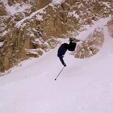 Freddy g&ouml;r en volt p&aring; marmolada glaci&auml;ren. Foto: Anders Br&auml;ndstr&ouml;m. &Aring;kare: Fredrik Johansson.