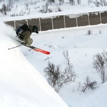 Danne drar ut nedan lumpen. En super helg i Gr&auml;ns. Foto: Johan Pettersson. &Aring;kare: Danne Lindh.