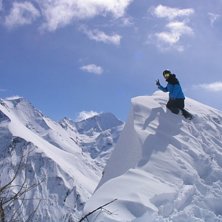 Var tvungen att titta &ouml;ver kanten om det fanns n�. Foto: Yandi Bijward. &Aring;kare: Jonas Ericsson.