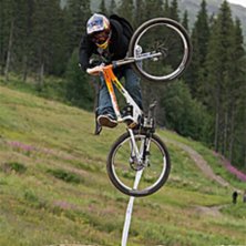 Slopestylet&auml;vling p&aring; &Auml;ngarna i &Aring;re, Kyle g&ouml;r . Foto: Kenneth Einars. &Aring;kare: Kyle Stright.