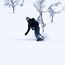 Lite l&ouml;sn&ouml;surfande i Kittelfj&auml;ll vecka 7 i &aring;r.. Foto: Johan Karlsson. &Aring;kare: Erik Gustafsson.