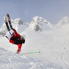Att fota sig sj&auml;lv med sj&auml;lvutl&ouml;sare &auml;r sv&aring;rt. Foto: Max Ahlberg. &Aring;kare: Max Ahlberg.