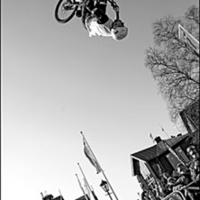 Upp &amp;amp; ner p&aring; &Aring;re torg. Foto: Ola Rockberg. &Aring;kare: Micke Bolmstam.