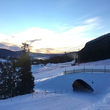 En nydelig dag i bakken venter!
-5 p&aring; toppen, bl�.