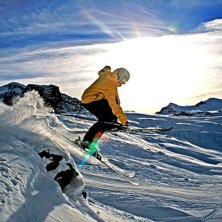 Sk&ouml;n &aring;kning en solig dag. Foto: Marcus Andersson. &Aring;kare: Robin Ljungqwist.