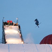 Niclas v&auml;rmer upp inf&ouml;r kvalet.. Foto: Jesper Hallberg. &Aring;kare: Niclas Karlsson.