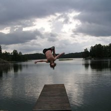 en back p&aring; olssons sommarst&auml;lle vid b&aring;ven.... Foto: anders olsson. &Aring;kare: gustav cederholm.