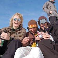 chill p&aring; rendl beach. Foto: Alex Rydfjord. &Aring;kare: Mark, Anders och Alex.