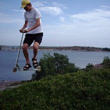 Rock gap &ouml;ver ljungen. Foto: Hilkka Roiha-Lindberg. &Aring;kare: Oskar Lindberg.