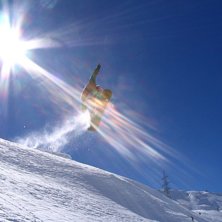 med solen i &ouml;gonen o spilld sn&ouml; &ouml;verallt. Foto: Lisen Lillieh&ouml;&ouml;k. &Aring;kare: Tristan.