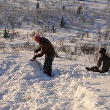Fint hopp ute i pudret d&auml;r man &auml;ntligen v&aring;gade . Foto: Sebastian Westberg. &Aring;kare: Anton och M&aring;rten.