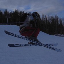 Ett litet cornerhopp. &Aring;kare: David.