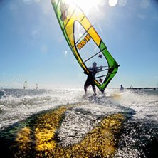Yegors segelskugga f&aring;r mig att t&auml;nka p&aring; Falcon . Foto: Petteri Koste. &Aring;kare: Yegor Proprientsky.