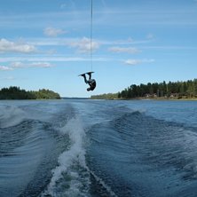 Frontflip. Foto: Hampus Bergh. &Aring;kare: Erik Wedin.