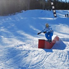 Var p&aring; Edsbyn Slopestyle Session i helgen.
Det v. Foto: -. &Aring;kare: Samuel Lundh (Delmarindy) .