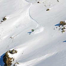 Oskar k&ouml;r en riktigt fin linje p&aring; ett bra berg i. Foto: Mattias. &Aring;kare: Oskar.
