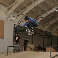 Andr&eacute; g&ouml;r en fet ollie. Foto: Karl-Dennis Nordl&ouml;f. &Aring;kare: Andr&eacute; .