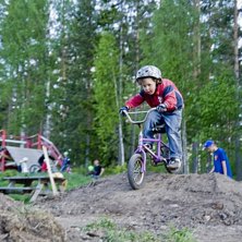 Onsdagstr&auml;ning i Alfta Bike Park, Viktor 4 &aring;r k�. Foto: Kenneth Einars. &Aring;kare: Viktor Brunkes 4 &aring;r.