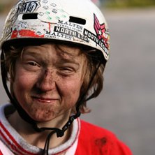 dricka olja k&auml;ka sand, spela i ett arabiskt heavy. Foto: Simon Berggren. &Aring;kare: Alec Ekl&ouml;w.