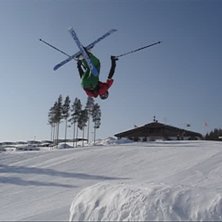 Jag drar en backflip . Foto: Cristoffer Gr&ouml;nlund. &Aring;kare: Oskar &Aring;kerstr&ouml;m.