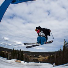 Shoot out, sk&ouml;nt flyg. Foto: Jonas Sj&ouml;beck. &Aring;kare: Daniel J&ouml;nsson.