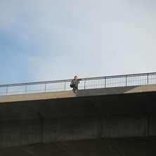 Bild n&auml;r jag hoppar fr&aring;n Stocksundsbron.. Foto: Mattias Jakobson. &Aring;kare: B&ouml;rje Moberg.