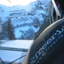 I v&auml;ntan p&aring; liften vid P1.. Foto: Martin Bengtsson.