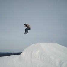 Tryin to fly. Foto: Bruce McLean. &Aring;kare: Niklas Billing.
