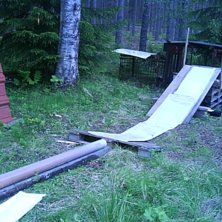 N&aring;n som vet vart man f&aring;r tag p&aring; minigolf matta?. Foto: Emil.