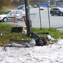 Skall man inte st&aring; upp? ^o). Foto: Jonatan. &Aring;kare: Christian.