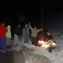 S&aring; h&auml;r glada blev vi n&auml;r bilen skulle skottas u. Foto: Timpa.