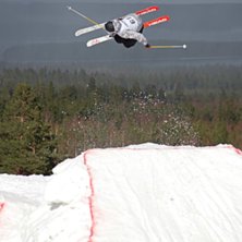 jake kan det d&auml;r med att att ligga konstigt i luf. Foto: Johan &Ouml;stgren. &Aring;kare: Jake.