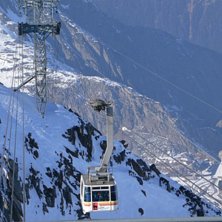 Ett g&auml;ng f&ouml;rv&auml;ntansfulla skid&aring;kare p&aring; v&auml;g up. Foto: Michael Malmros.