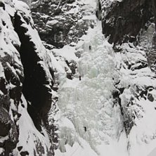 En klassisk foss i otroligt trevlig omgivning.. Foto: Christian T&uuml;rk. &Aring;kare: Norske jenter kan ocks&aring; kl&auml;ttra!.
